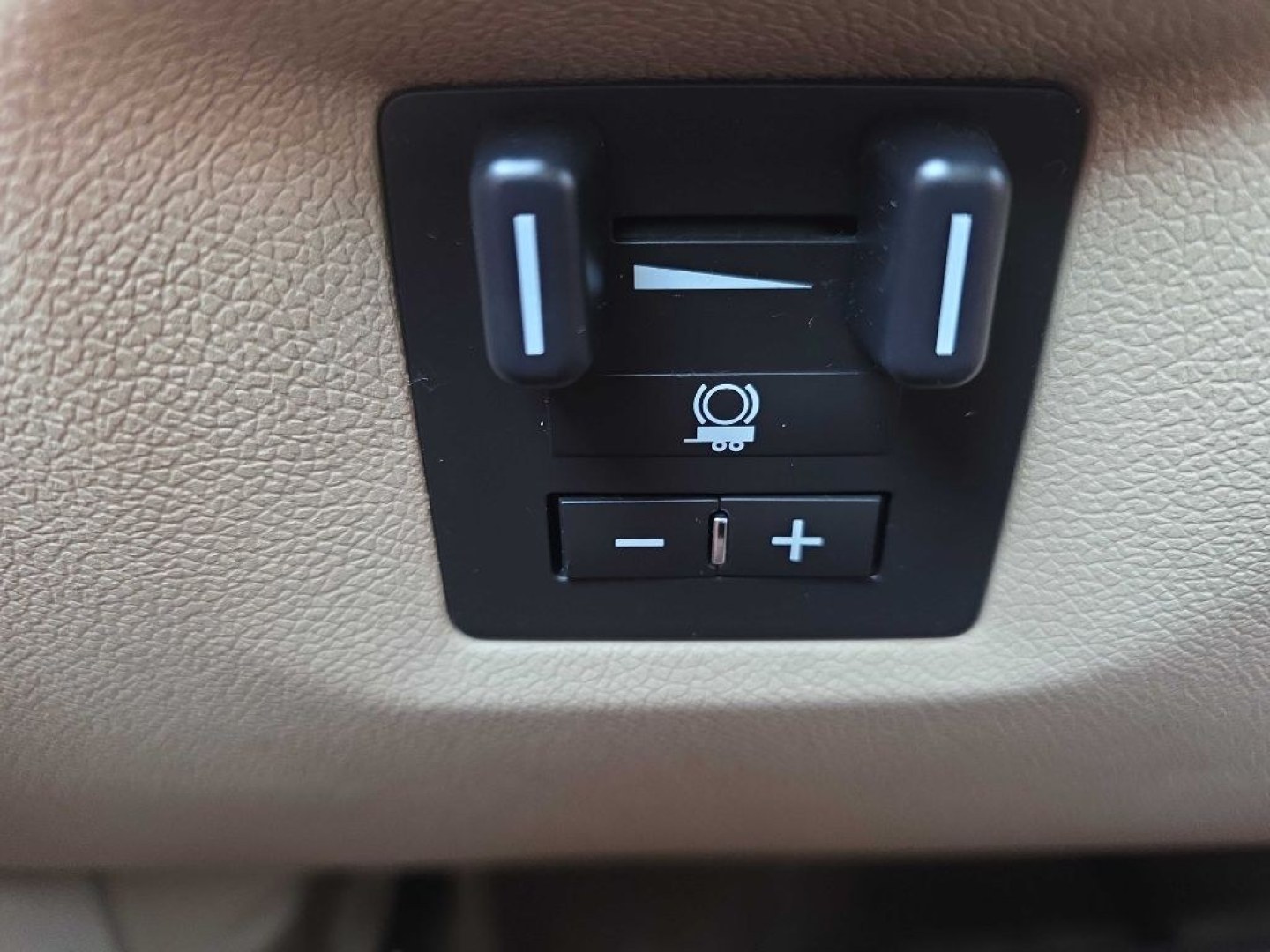 2013 BLUE CHEVROLET AVALANCHE LTZ (3GNTKGE72DG) with an 5.3L engine, Automatic transmission, located at 495 Old Highway 20 West, South Sioux City, NE, 68776, (402) 494-2677, 42.458408, -96.443512- Photo#14