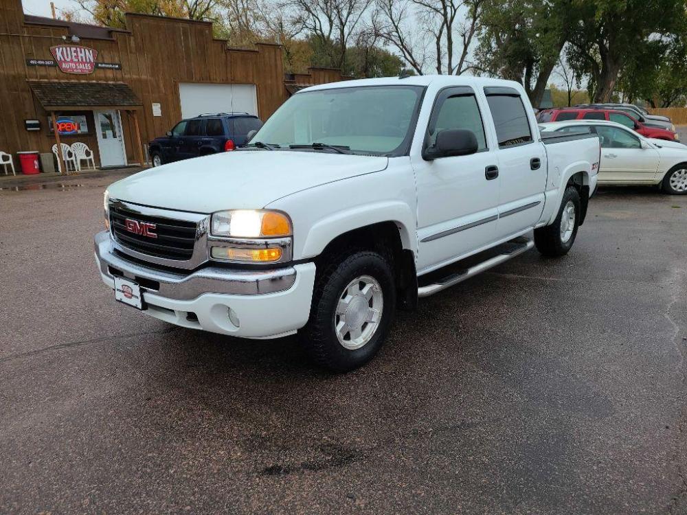 2007 WHITE GMC NEW SIERRA 1500 CLASSIC (2GTEK13Z871) with an 5.3L engine, Automatic transmission, located at 495 Old Highway 20 West, South Sioux City, NE, 68776, (402) 494-2677, 42.458408, -96.443512 - Photo #0