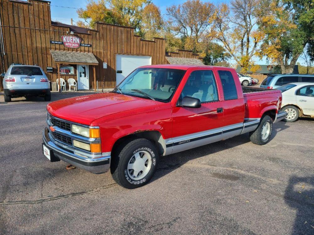 1996 RED CHEVROLET GMT-400 C1500 (2GCEC19R0T1) with an 5.7L engine, Automatic transmission, located at 495 Old Highway 20 West, South Sioux City, NE, 68776, (402) 494-2677, 42.458408, -96.443512 - Photo #0