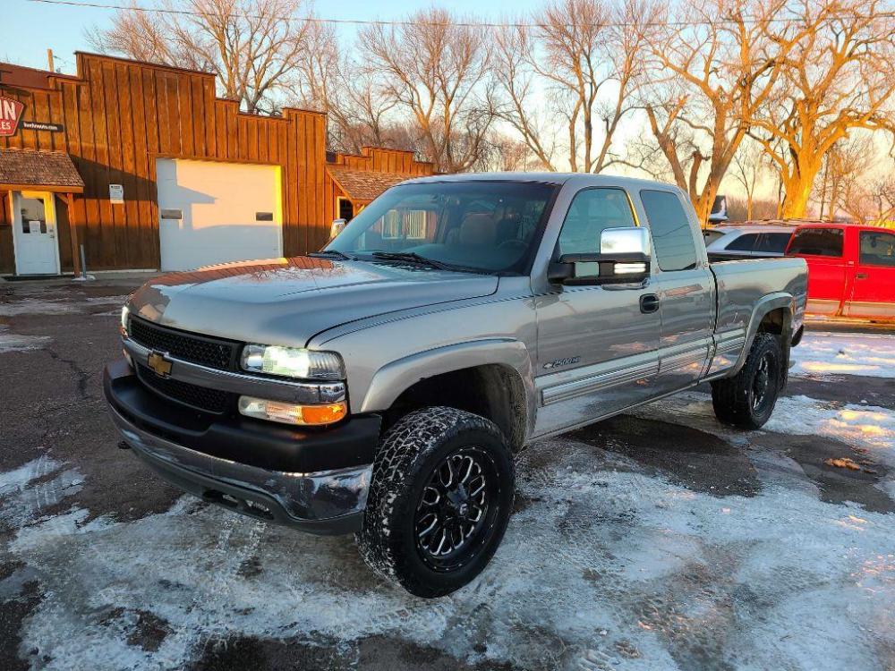 2001 PEWTER CHEVROLET SILVERADO 2500 HEAVY DUTY (1GCHK29G31E) with an 8.1L engine, Automatic transmission, located at 495 Old Highway 20 West, South Sioux City, NE, 68776, (402) 494-2677, 42.458408, -96.443512 - Photo #0