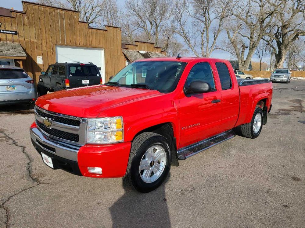 2009 RED CHEVROLET SILVERADO 1500 LT (1GCEK29049Z) with an 5.3L engine, Automatic transmission, located at 495 Old Highway 20 West, South Sioux City, NE, 68776, (402) 494-2677, 42.458408, -96.443512 - Photo #0