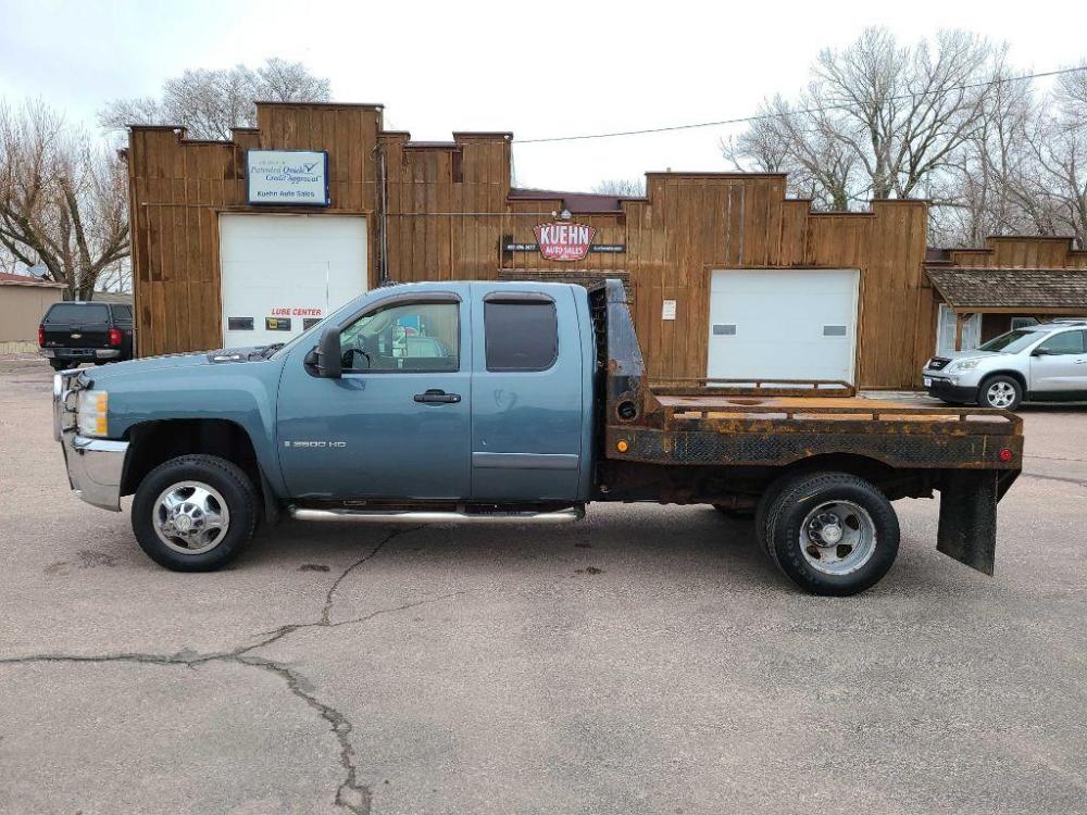 2008 BLUE CHEVROLET SILVERADO 3500 (1GCJK39K18E) with an 6.0L engine, Automatic transmission, located at 495 Old Highway 20 West, South Sioux City, NE, 68776, (402) 494-2677, 42.458408, -96.443512 - Photo #1