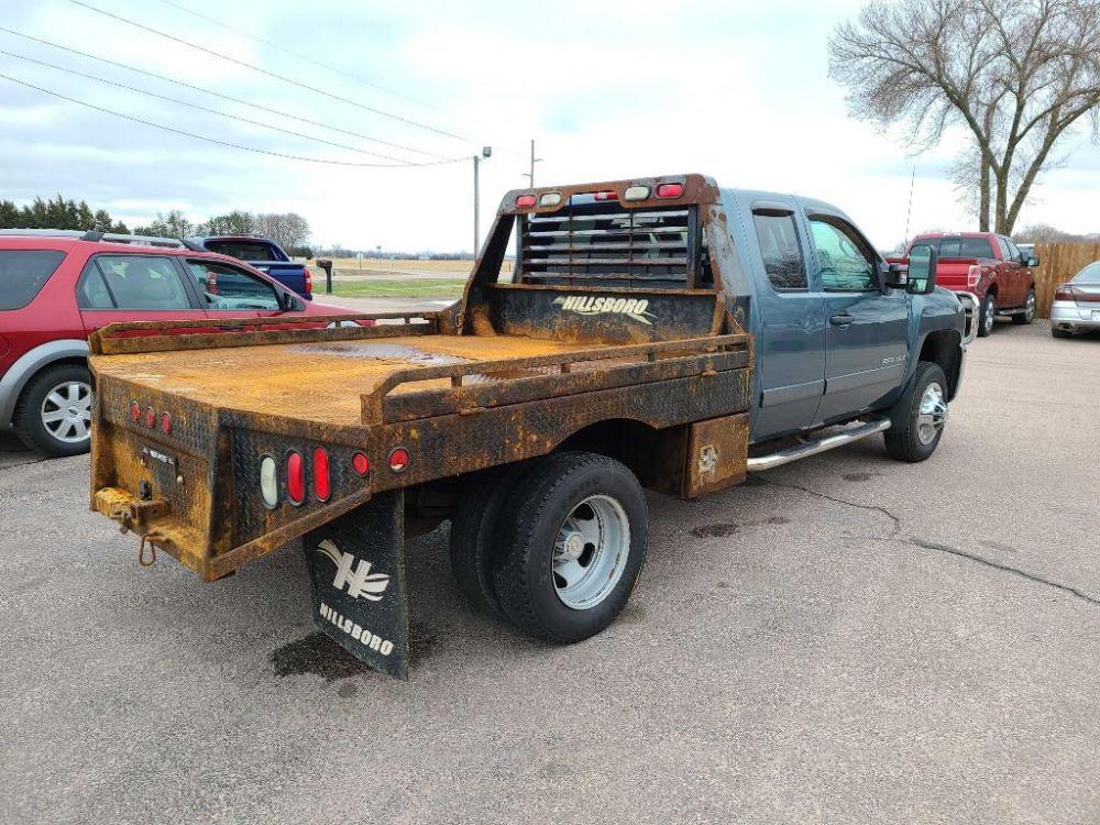 2008 BLUE CHEVROLET SILVERADO 3500 (1GCJK39K18E) with an 6.0L engine, Automatic transmission, located at 495 Old Highway 20 West, South Sioux City, NE, 68776, (402) 494-2677, 42.458408, -96.443512 - Photo #3