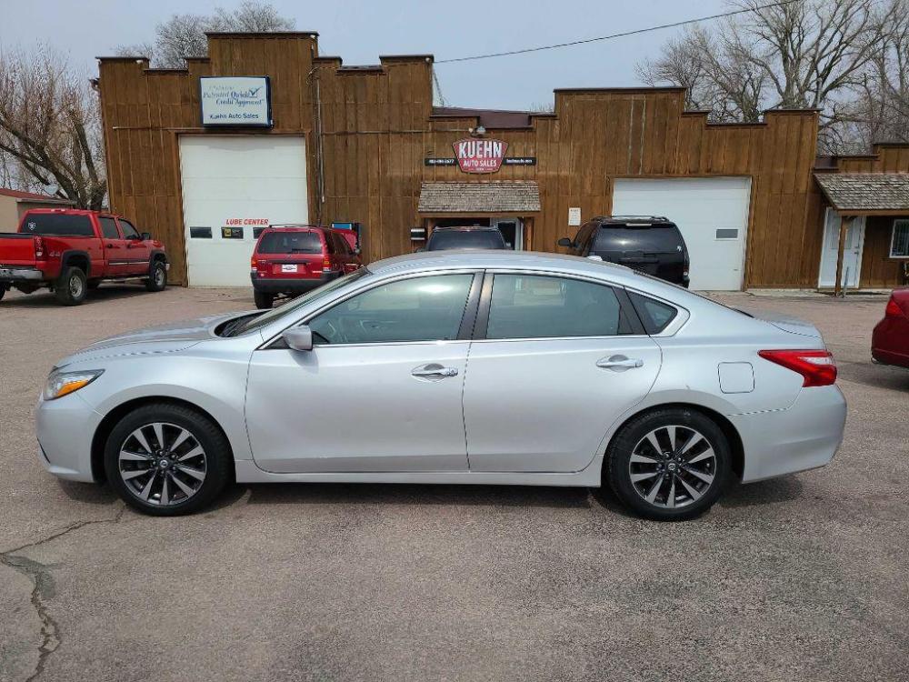 2017 SILVER NISSAN ALTIMA 2.5 (1N4AL3AP4HC) with an 2.5L engine, Continuously Variable transmission, located at 495 Old Highway 20 West, South Sioux City, NE, 68776, (402) 494-2677, 42.458408, -96.443512 - Photo #1