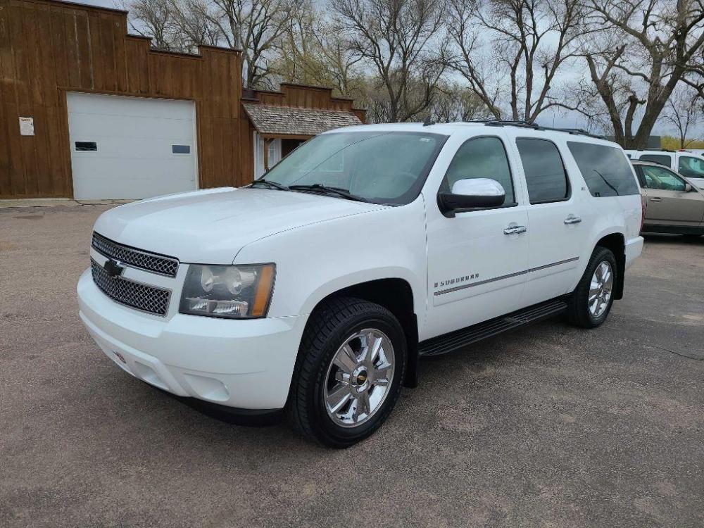 2009 WHITE CHEVROLET SUBURBAN 1500 LTZ (1GNFK36369R) with an 5.3L engine, Automatic transmission, located at 495 Old Highway 20 West, South Sioux City, NE, 68776, (402) 494-2677, 42.458408, -96.443512 - Photo #0