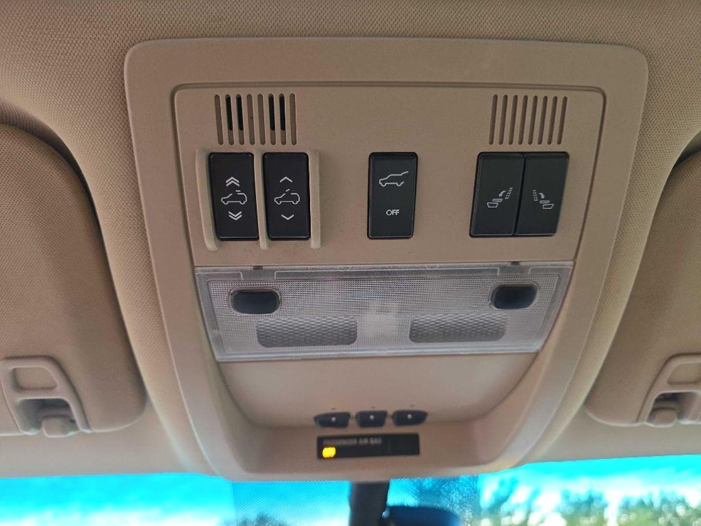 2009 WHITE CHEVROLET SUBURBAN 1500 LTZ (1GNFK36369R) with an 5.3L engine, Automatic transmission, located at 495 Old Highway 20 West, South Sioux City, NE, 68776, (402) 494-2677, 42.458408, -96.443512 - Photo#15