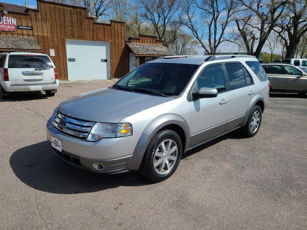2008 SILVER FORD TAURUS X SEL (1FMDK02W98G) with an 3.5L engine, Automatic transmission, located at 495 Old Highway 20 West, South Sioux City, NE, 68776, (402) 494-2677, 42.458408, -96.443512 - Photo #0