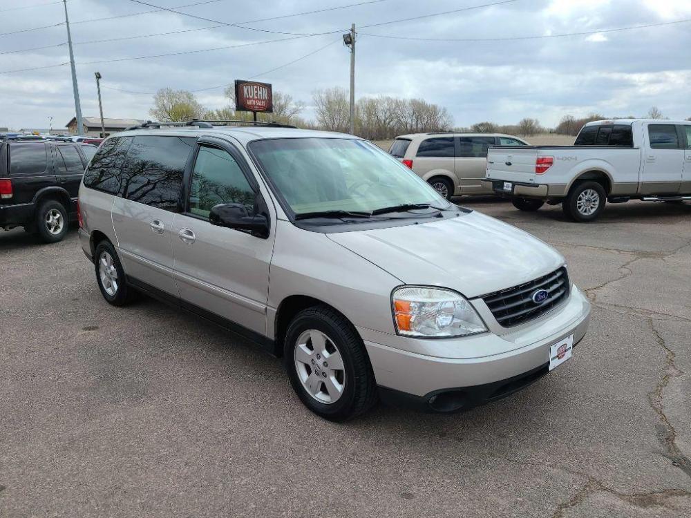 2004 SILVER FORD FREESTAR SES (2FMZA57624B) with an 3.9L engine, Automatic transmission, located at 495 Old Highway 20 West, South Sioux City, NE, 68776, (402) 494-2677, 42.458408, -96.443512 - Photo #4