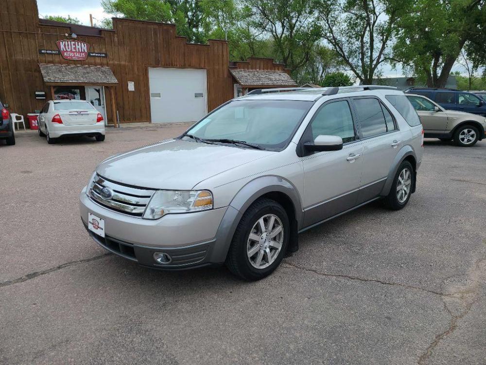 2008 SILVER FORD TAURUS X SEL (1FMDK05W78G) with an 3.5L engine, Automatic transmission, located at 495 Old Highway 20 West, South Sioux City, NE, 68776, (402) 494-2677, 42.458408, -96.443512 - Photo #0