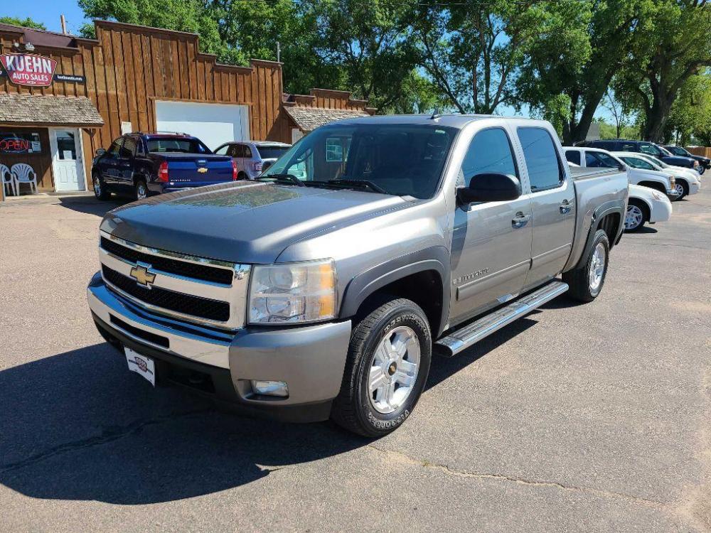 2009 GREY CHEVROLET SILVERADO 1500 LT (3GCEK23339G) with an 5.3L engine, Automatic transmission, located at 495 Old Highway 20 West, South Sioux City, NE, 68776, (402) 494-2677, 42.458408, -96.443512 - Photo #0