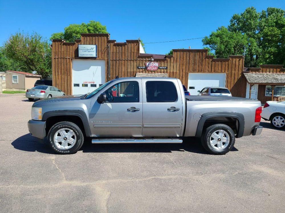 2009 GREY CHEVROLET SILVERADO 1500 LT (3GCEK23339G) with an 5.3L engine, Automatic transmission, located at 495 Old Highway 20 West, South Sioux City, NE, 68776, (402) 494-2677, 42.458408, -96.443512 - Photo #1
