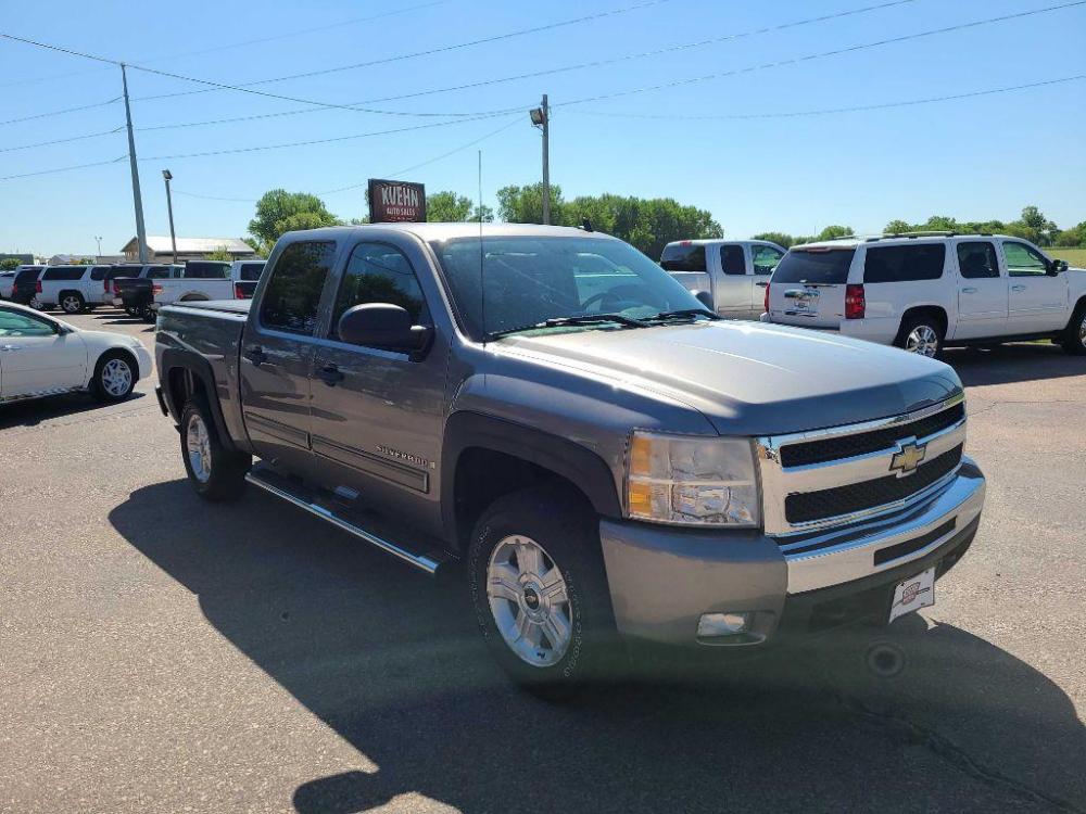 2009 GREY CHEVROLET SILVERADO 1500 LT (3GCEK23339G) with an 5.3L engine, Automatic transmission, located at 495 Old Highway 20 West, South Sioux City, NE, 68776, (402) 494-2677, 42.458408, -96.443512 - Photo #5