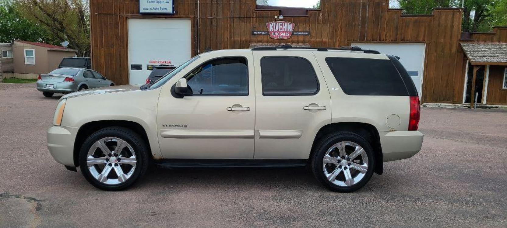 2007 TAN GMC YUKON (1GKFK13077R) with an 5.3L engine, Automatic transmission, located at 495 Old Highway 20 West, South Sioux City, NE, 68776, (402) 494-2677, 42.458408, -96.443512 - Photo #1
