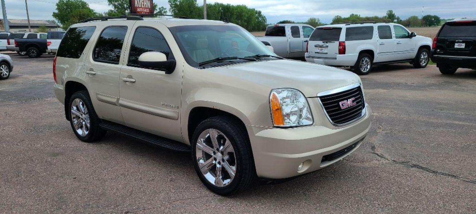 2007 TAN GMC YUKON (1GKFK13077R) with an 5.3L engine, Automatic transmission, located at 495 Old Highway 20 West, South Sioux City, NE, 68776, (402) 494-2677, 42.458408, -96.443512 - Photo #5