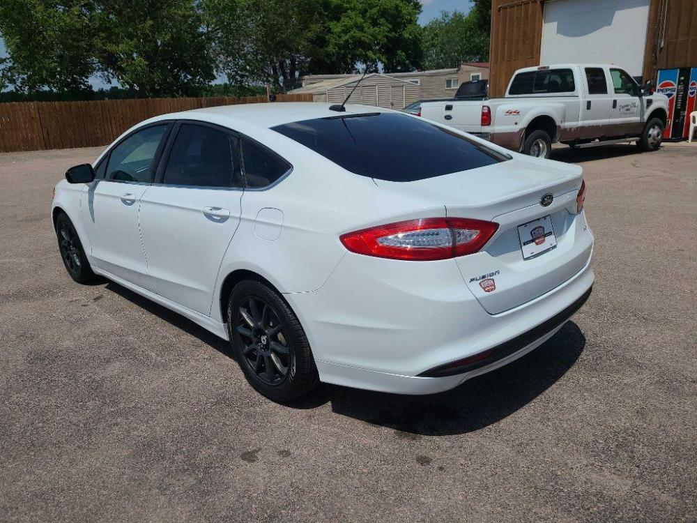 2016 WHITE FORD FUSION SE (3FA6P0H79GR) with an 2.5L engine, Automatic transmission, located at 495 Old Highway 20 West, South Sioux City, NE, 68776, (402) 494-2677, 42.458408, -96.443512 - Photo #2