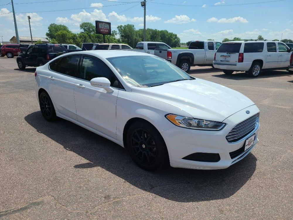 2016 WHITE FORD FUSION SE (3FA6P0H79GR) with an 2.5L engine, Automatic transmission, located at 495 Old Highway 20 West, South Sioux City, NE, 68776, (402) 494-2677, 42.458408, -96.443512 - Photo #5