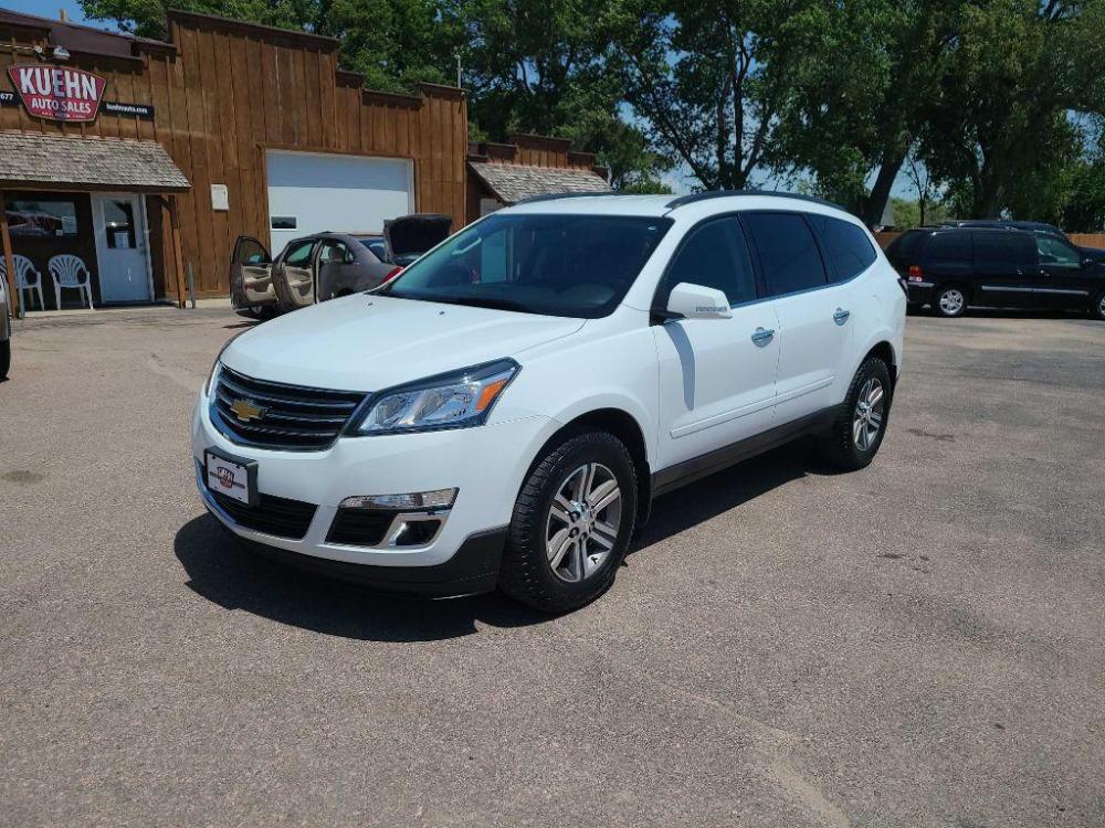 2017 WHITE CHEVROLET TRAVERSE LT (1GNKRHKD6HJ) with an 3.6L engine, Automatic transmission, located at 495 Old Highway 20 West, South Sioux City, NE, 68776, (402) 494-2677, 42.458408, -96.443512 - Photo #0