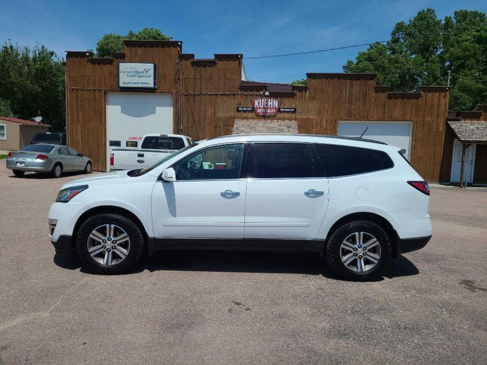 2017 WHITE CHEVROLET TRAVERSE LT (1GNKRHKD6HJ) with an 3.6L engine, Automatic transmission, located at 495 Old Highway 20 West, South Sioux City, NE, 68776, (402) 494-2677, 42.458408, -96.443512 - Photo #1