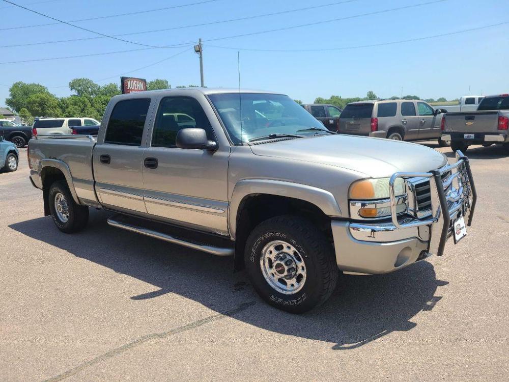 2003 PEWTER GMC SIERRA 1500 HEAVY DUTY (1GTGK13U03F) with an 6.0L engine, Automatic transmission, located at 495 Old Highway 20 West, South Sioux City, NE, 68776, (402) 494-2677, 42.458408, -96.443512 - Photo #5