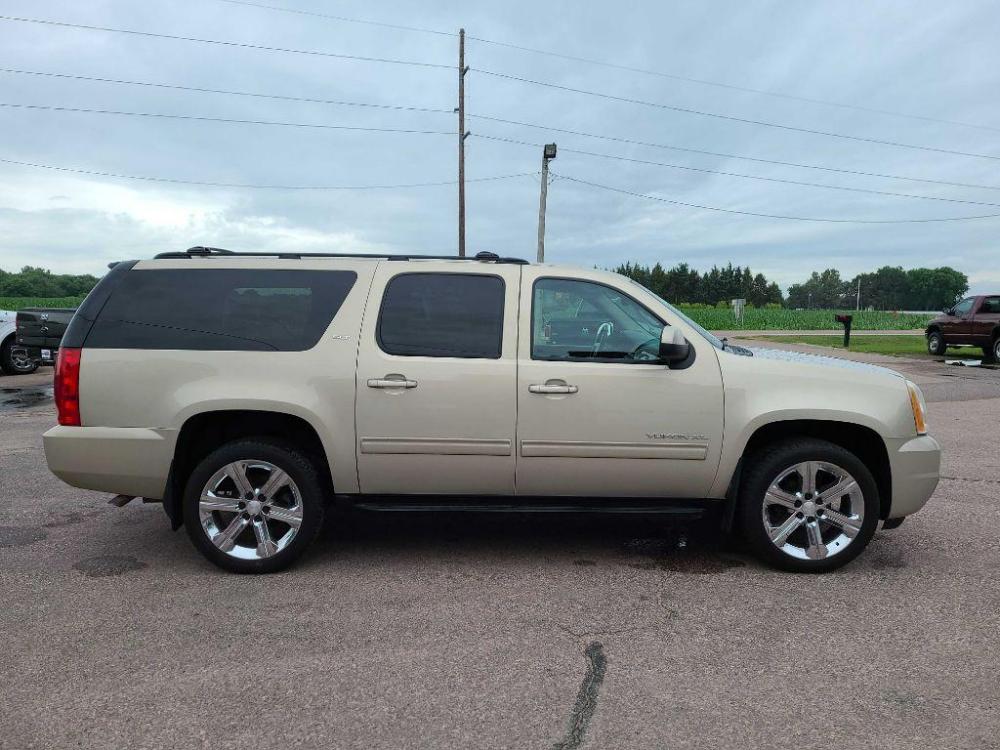 2012 TAN GMC YUKON XL 1500 SLT (1GKS2KE75CR) with an 5.3L engine, Automatic transmission, located at 495 Old Highway 20 West, South Sioux City, NE, 68776, (402) 494-2677, 42.458408, -96.443512 - Photo #4