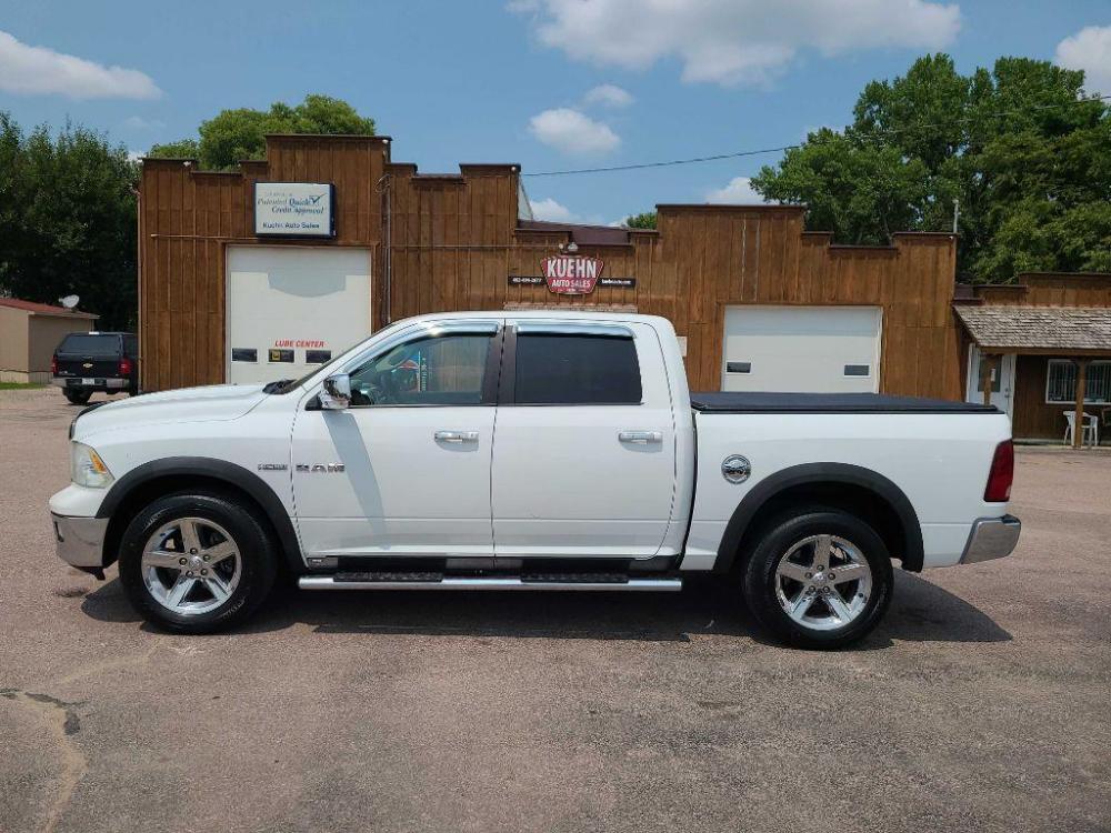 2010 WHITE DODGE RAM 1500 (1D7RV1CT8AS) with an 5.7L engine, Automatic transmission, located at 495 Old Highway 20 West, South Sioux City, NE, 68776, (402) 494-2677, 42.458408, -96.443512 - Photo #1