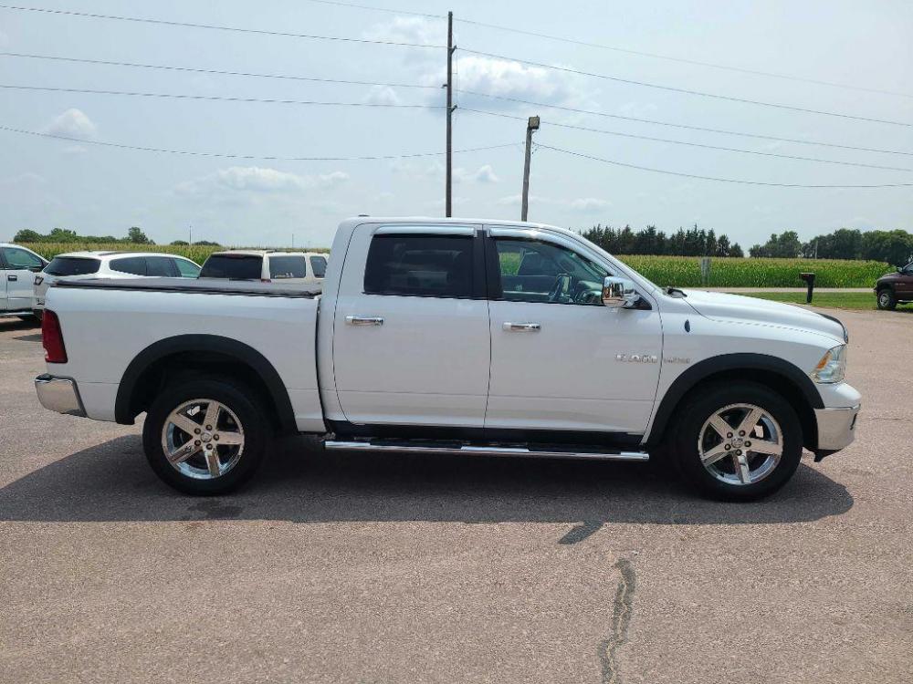 2010 WHITE DODGE RAM 1500 (1D7RV1CT8AS) with an 5.7L engine, Automatic transmission, located at 495 Old Highway 20 West, South Sioux City, NE, 68776, (402) 494-2677, 42.458408, -96.443512 - Photo #4