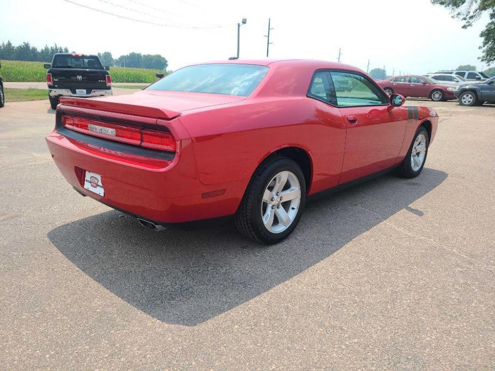 2011 RED DODGE CHALLENGER R/T (2B3CJ5DT0BH) with an 5.7L engine, Automatic transmission, located at 495 Old Highway 20 West, South Sioux City, NE, 68776, (402) 494-2677, 42.458408, -96.443512 - Photo #4