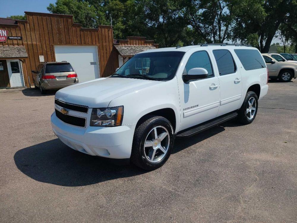2012 WHITE CHEVROLET SUBURBAN 1500 LT (1GNSKJE76CR) with an 5.3L engine, Automatic transmission, located at 495 Old Highway 20 West, South Sioux City, NE, 68776, (402) 494-2677, 42.458408, -96.443512 - Photo #0