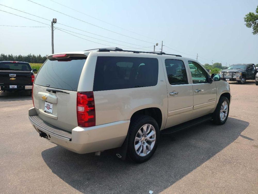 2013 TAN CHEVROLET SUBURBAN 1500 LTZ (1GNSKKE79DR) with an 5.3L engine, Automatic transmission, located at 495 Old Highway 20 West, South Sioux City, NE, 68776, (402) 494-2677, 42.458408, -96.443512 - Photo #3