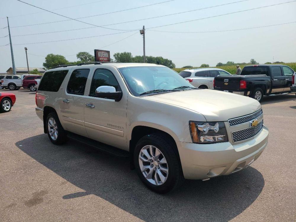 2013 TAN CHEVROLET SUBURBAN 1500 LTZ (1GNSKKE79DR) with an 5.3L engine, Automatic transmission, located at 495 Old Highway 20 West, South Sioux City, NE, 68776, (402) 494-2677, 42.458408, -96.443512 - Photo #5