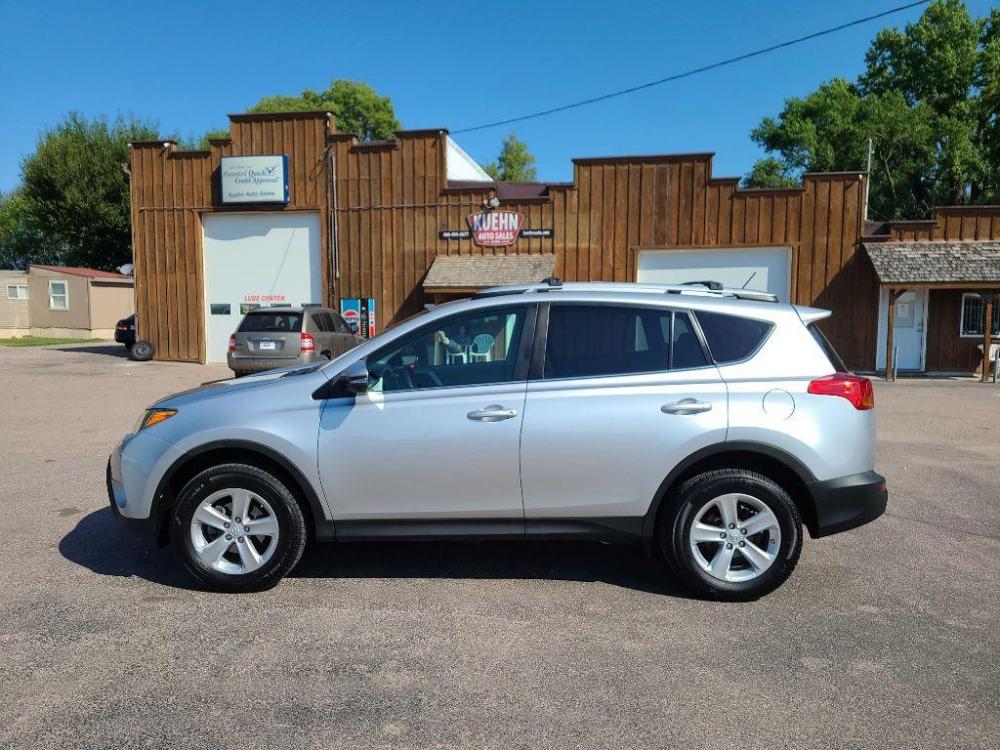 2013 SILVER TOYOTA RAV4 XLE (2T3RFREV6DW) with an 2.5L engine, Automatic transmission, located at 495 Old Highway 20 West, South Sioux City, NE, 68776, (402) 494-2677, 42.458408, -96.443512 - Photo #1