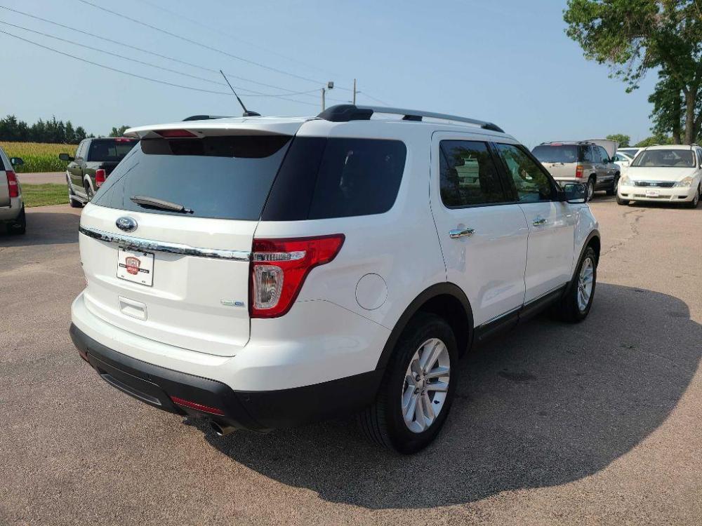 2014 WHITE FORD EXPLORER XLT (1FM5K8D86EG) with an 3.5L engine, Automatic transmission, located at 495 Old Highway 20 West, South Sioux City, NE, 68776, (402) 494-2677, 42.458408, -96.443512 - Photo #3