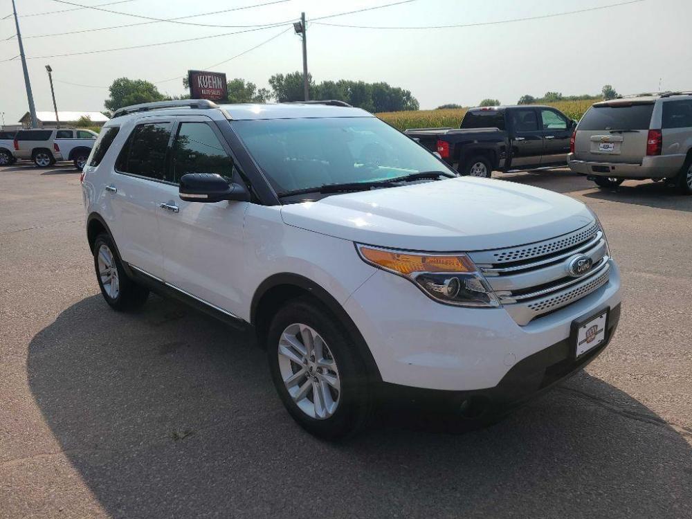 2014 WHITE FORD EXPLORER XLT (1FM5K8D86EG) with an 3.5L engine, Automatic transmission, located at 495 Old Highway 20 West, South Sioux City, NE, 68776, (402) 494-2677, 42.458408, -96.443512 - Photo #5