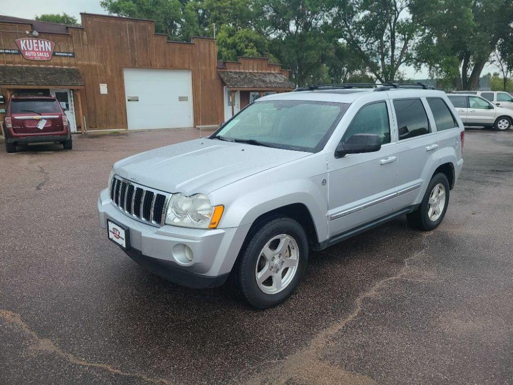 2007 SILVER JEEP GRAND CHEROKEE LIMITED (1J8HR58277C) with an 5.7L engine, Automatic transmission, located at 495 Old Highway 20 West, South Sioux City, NE, 68776, (402) 494-2677, 42.458408, -96.443512 - Photo #0