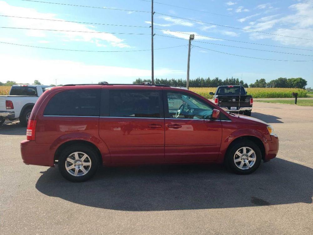 2008 MAROON CHRYSLER TOWN and COUNTRY TOURING (2A8HR54P38R) with an 3.8L engine, Automatic transmission, located at 495 Old Highway 20 West, South Sioux City, NE, 68776, (402) 494-2677, 42.458408, -96.443512 - Photo #4