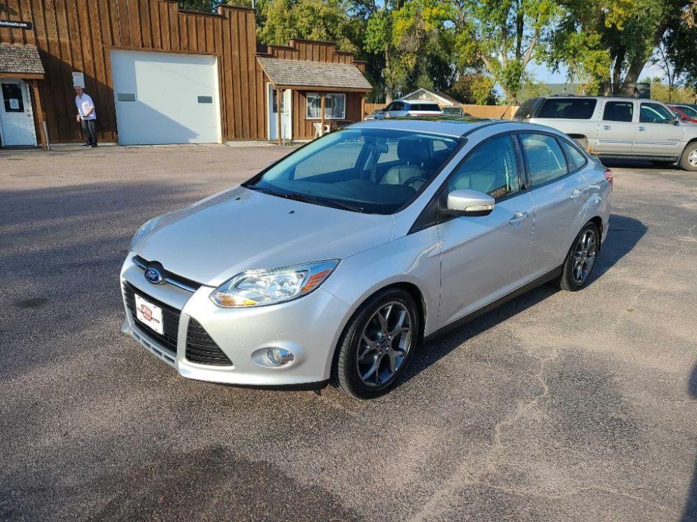 2014 SILVER FORD FOCUS SE (1FADP3F25EL) with an 2.0L engine, Automatic transmission, located at 495 Old Highway 20 West, South Sioux City, NE, 68776, (402) 494-2677, 42.458408, -96.443512 - Photo #0