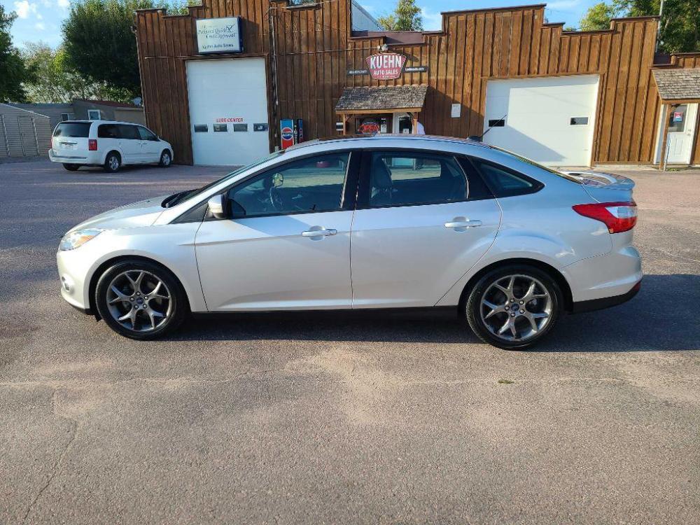 2014 SILVER FORD FOCUS SE (1FADP3F25EL) with an 2.0L engine, Automatic transmission, located at 495 Old Highway 20 West, South Sioux City, NE, 68776, (402) 494-2677, 42.458408, -96.443512 - Photo #1