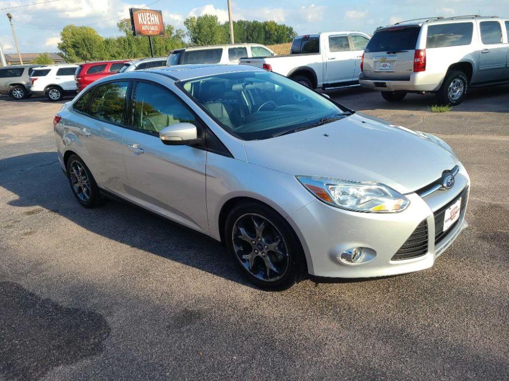 2014 SILVER FORD FOCUS SE (1FADP3F25EL) with an 2.0L engine, Automatic transmission, located at 495 Old Highway 20 West, South Sioux City, NE, 68776, (402) 494-2677, 42.458408, -96.443512 - Photo #5