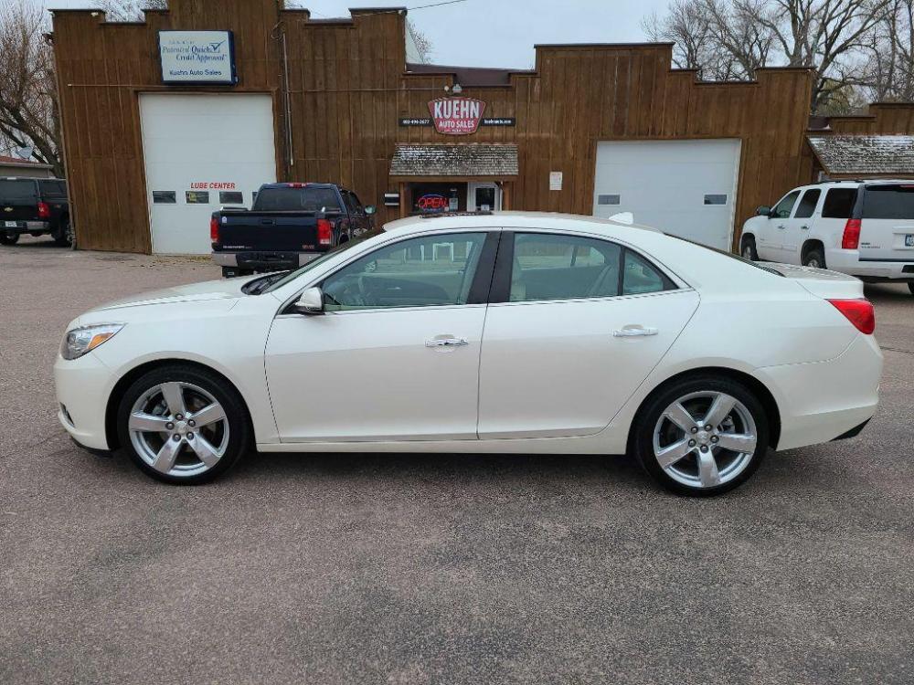 2013 WHITE CHEVROLET MALIBU LTZ (1G11J5SXXDF) with an 2.0L engine, Automatic transmission, located at 495 Old Highway 20 West, South Sioux City, NE, 68776, (402) 494-2677, 42.458408, -96.443512 - Photo #1