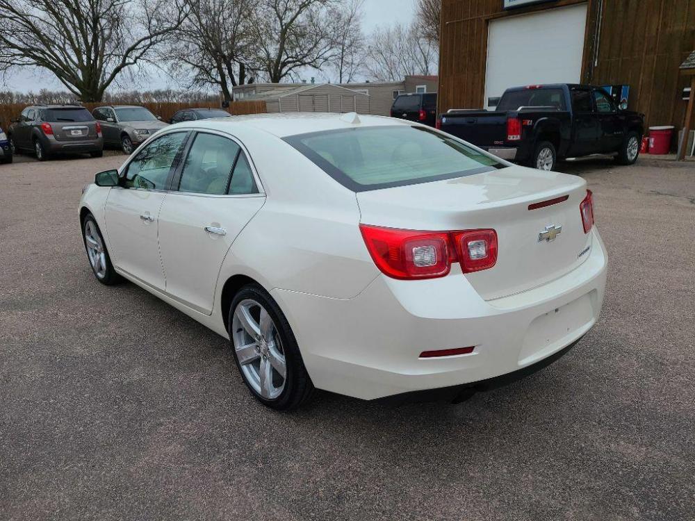 2013 WHITE CHEVROLET MALIBU LTZ (1G11J5SXXDF) with an 2.0L engine, Automatic transmission, located at 495 Old Highway 20 West, South Sioux City, NE, 68776, (402) 494-2677, 42.458408, -96.443512 - Photo #2