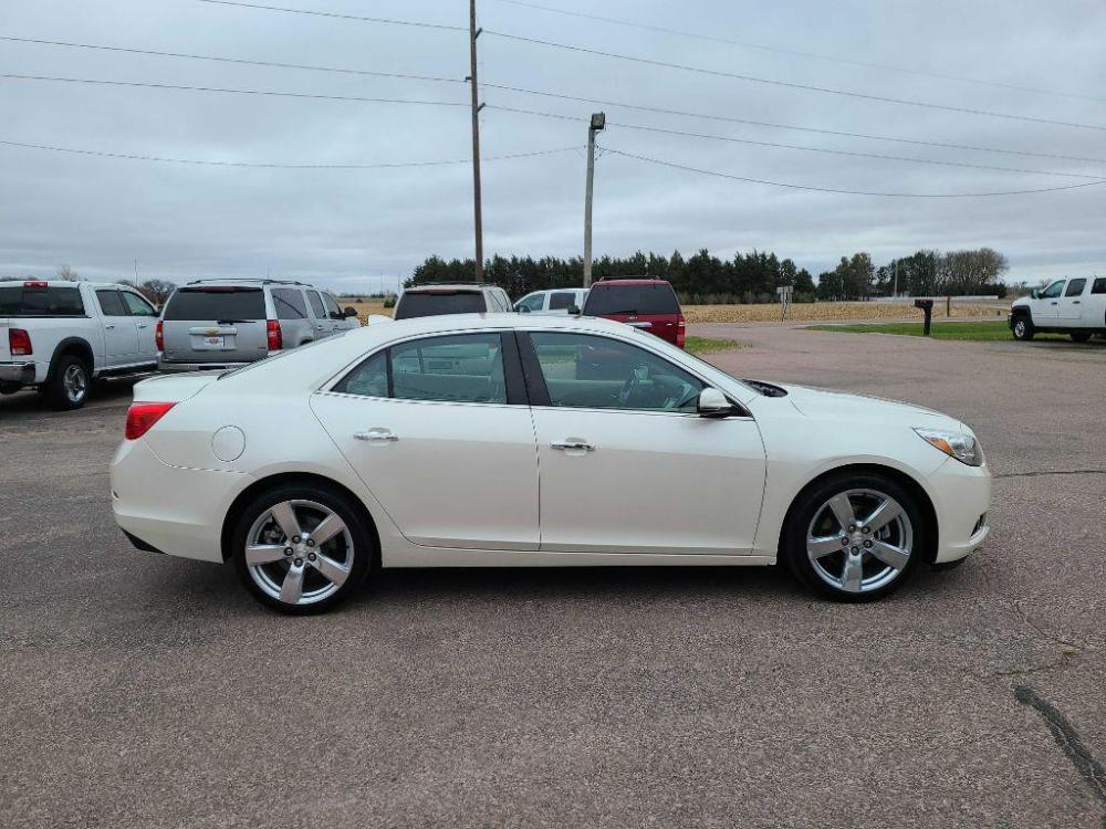 2013 WHITE CHEVROLET MALIBU LTZ (1G11J5SXXDF) with an 2.0L engine, Automatic transmission, located at 495 Old Highway 20 West, South Sioux City, NE, 68776, (402) 494-2677, 42.458408, -96.443512 - Photo #4