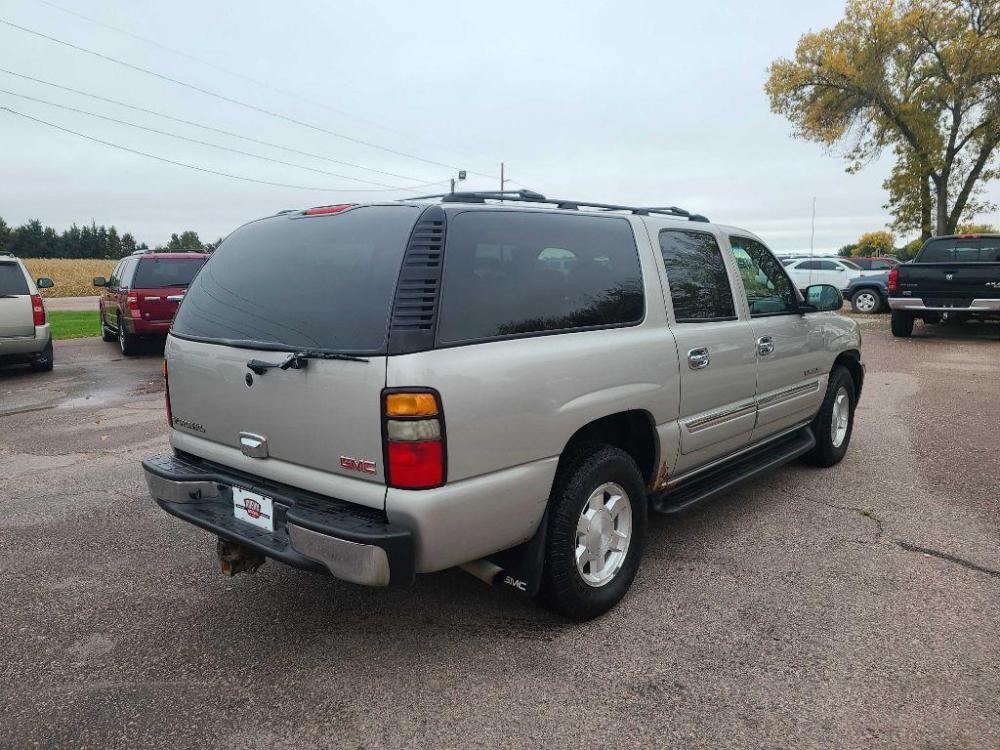 2004 PEWTER GMC YUKON XL 1500 (3GKFK16Z34G) with an 5.3L engine, Automatic transmission, located at 495 Old Highway 20 West, South Sioux City, NE, 68776, (402) 494-2677, 42.458408, -96.443512 - Photo #3