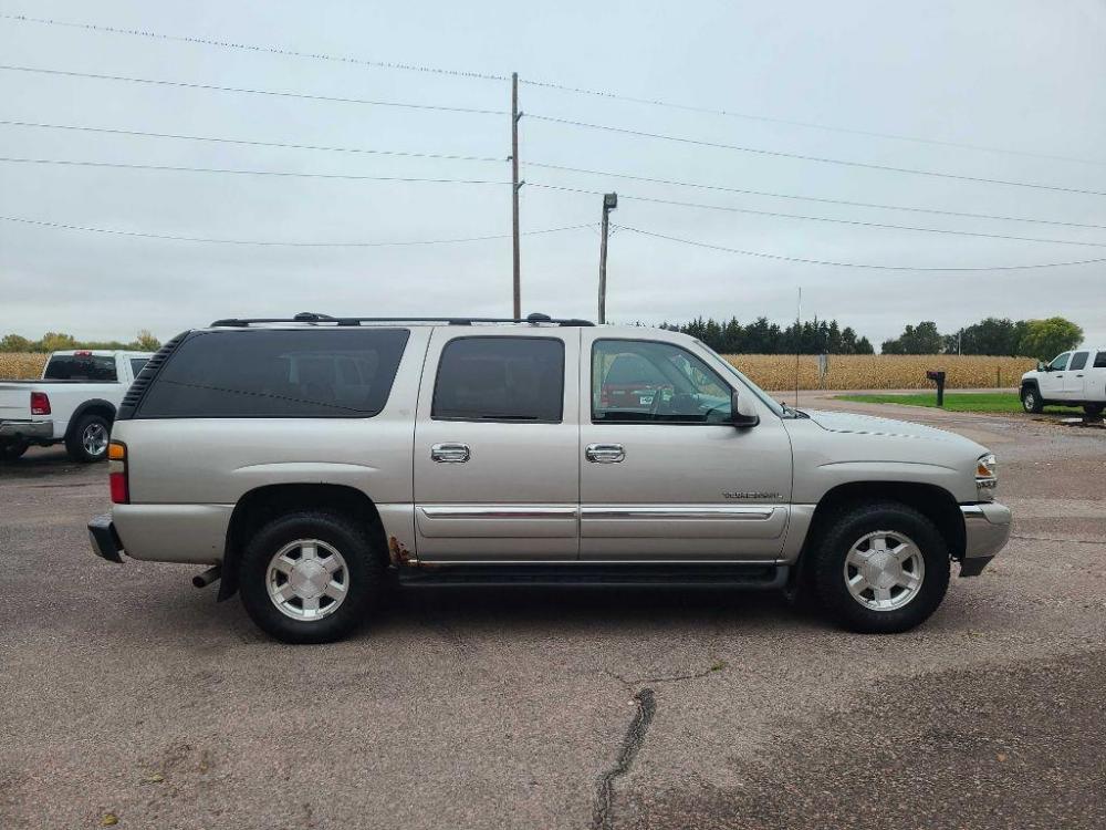2004 PEWTER GMC YUKON XL 1500 (3GKFK16Z34G) with an 5.3L engine, Automatic transmission, located at 495 Old Highway 20 West, South Sioux City, NE, 68776, (402) 494-2677, 42.458408, -96.443512 - Photo #4
