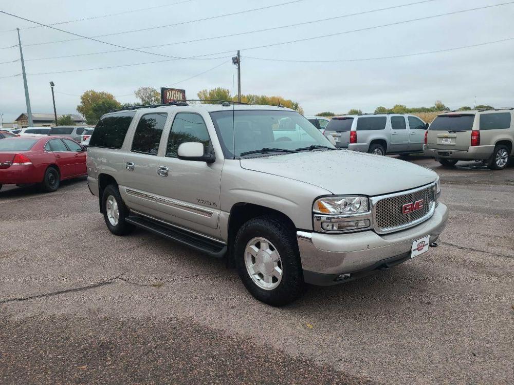 2004 PEWTER GMC YUKON XL 1500 (3GKFK16Z34G) with an 5.3L engine, Automatic transmission, located at 495 Old Highway 20 West, South Sioux City, NE, 68776, (402) 494-2677, 42.458408, -96.443512 - Photo #5