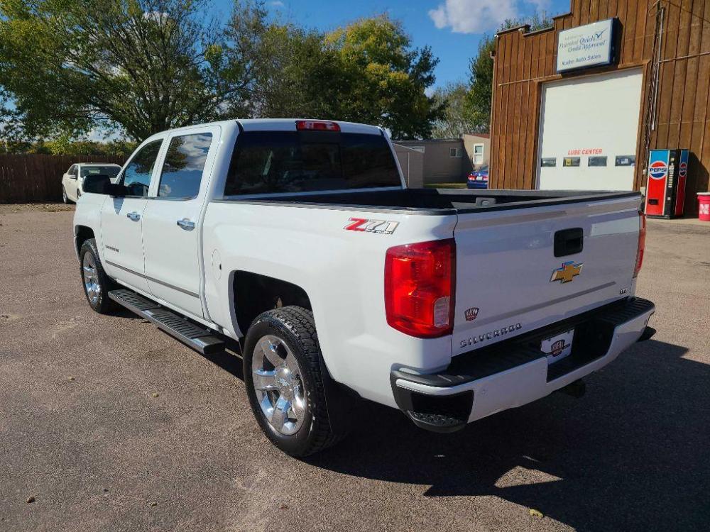 2018 WHITE CHEVROLET SILVERADO 1500 LTZ (3GCUKSEJ7JG) with an 6.2L engine, Automatic transmission, located at 495 Old Highway 20 West, South Sioux City, NE, 68776, (402) 494-2677, 42.458408, -96.443512 - Photo #3