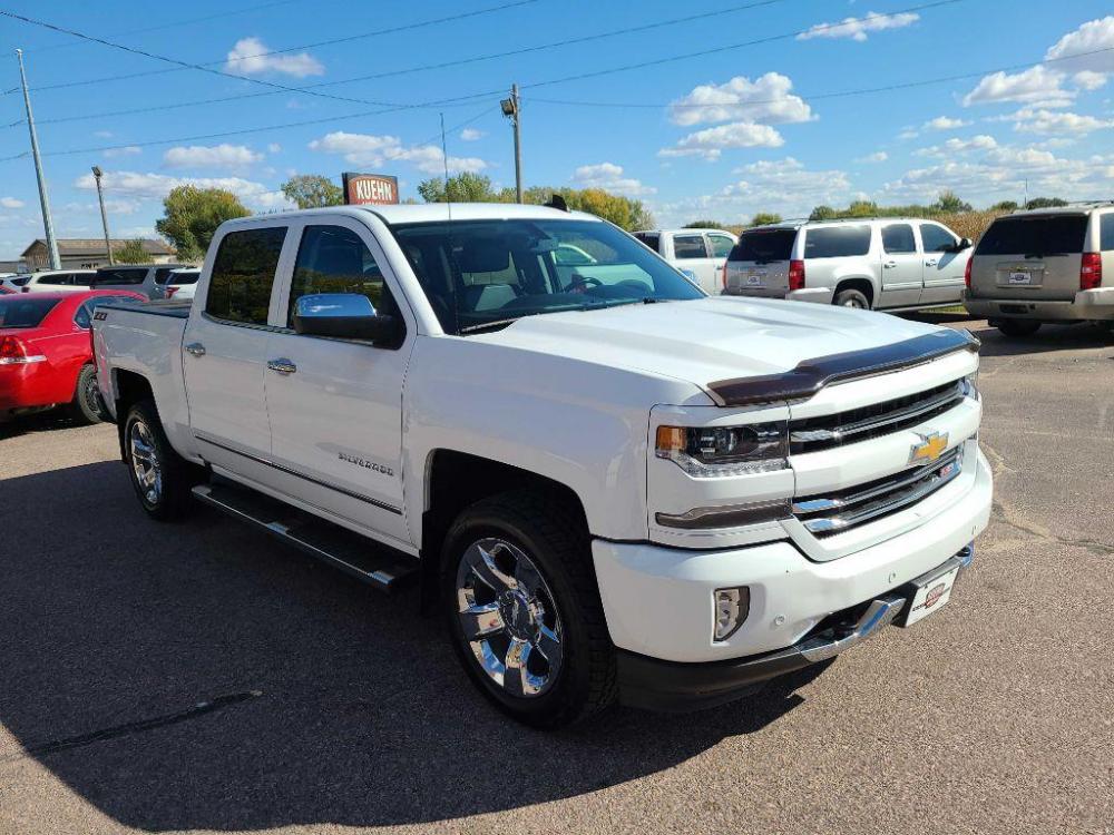 2018 WHITE CHEVROLET SILVERADO 1500 LTZ (3GCUKSEJ7JG) with an 6.2L engine, Automatic transmission, located at 495 Old Highway 20 West, South Sioux City, NE, 68776, (402) 494-2677, 42.458408, -96.443512 - Photo #6