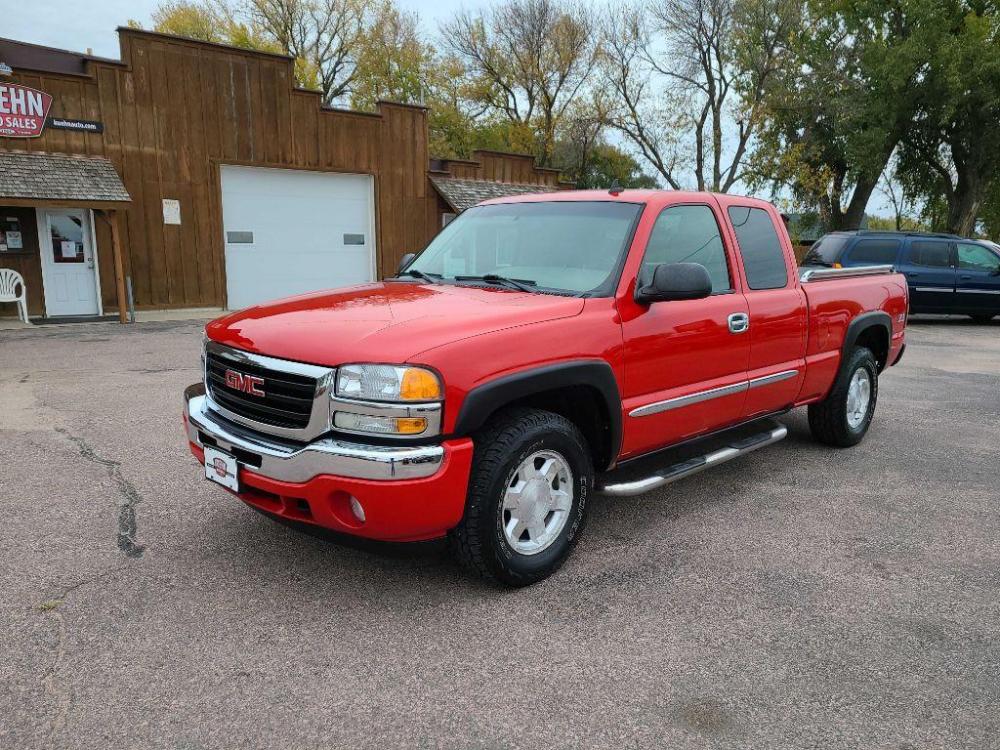 2006 RED GMC NEW SIERRA 1500 (1GTEK19Z66Z) with an 5.3L engine, Automatic transmission, located at 495 Old Highway 20 West, South Sioux City, NE, 68776, (402) 494-2677, 42.458408, -96.443512 - Photo #0