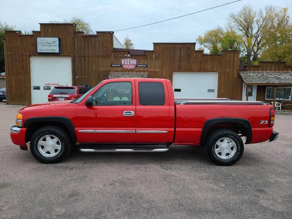 2006 RED GMC NEW SIERRA 1500 (1GTEK19Z66Z) with an 5.3L engine, Automatic transmission, located at 495 Old Highway 20 West, South Sioux City, NE, 68776, (402) 494-2677, 42.458408, -96.443512 - Photo #1