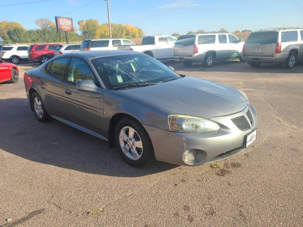 2007 GREY PONTIAC GRAND PRIX (2G2WP552471) with an 3.8L engine, Automatic transmission, located at 495 Old Highway 20 West, South Sioux City, NE, 68776, (402) 494-2677, 42.458408, -96.443512 - Photo #1