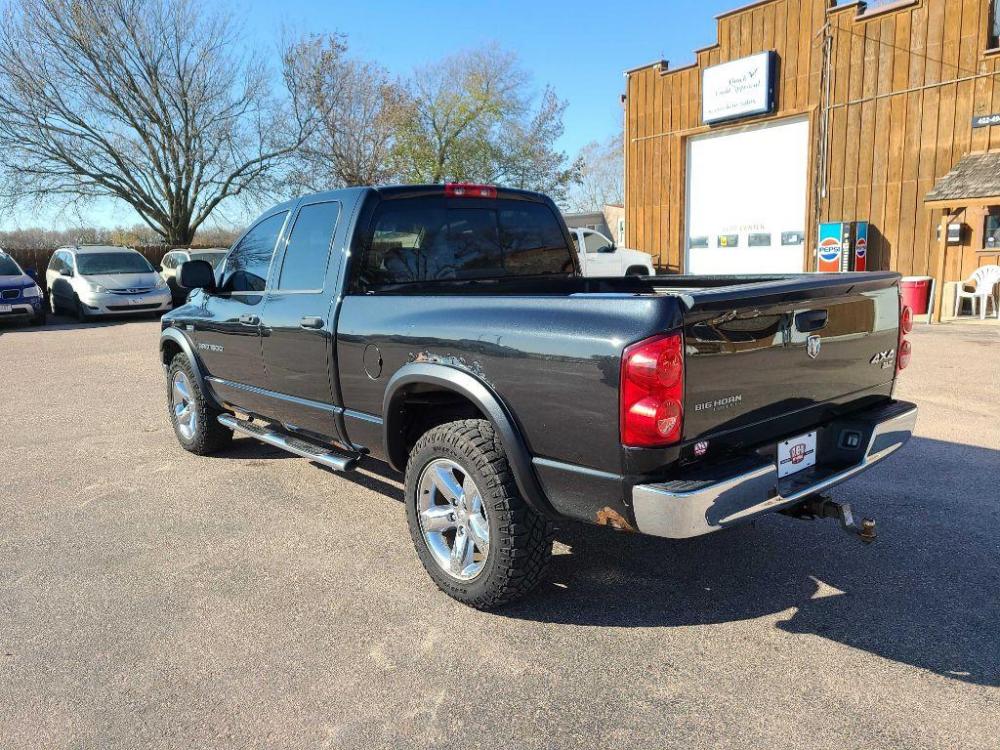 2007 BLACK DODGE RAM 1500 ST (1D7HU18227S) with an 5.7L engine, Automatic transmission, located at 495 Old Highway 20 West, South Sioux City, NE, 68776, (402) 494-2677, 42.458408, -96.443512 - Photo #2